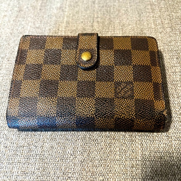 Louis Vuitton Handbags - Louis Vuitton Vintage Damier Ebene kiss lock wallet. UEC
